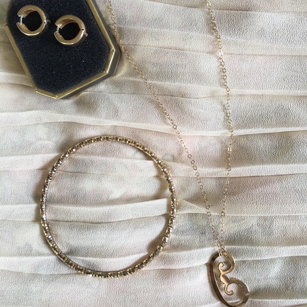 Bundle of gold jewelry set